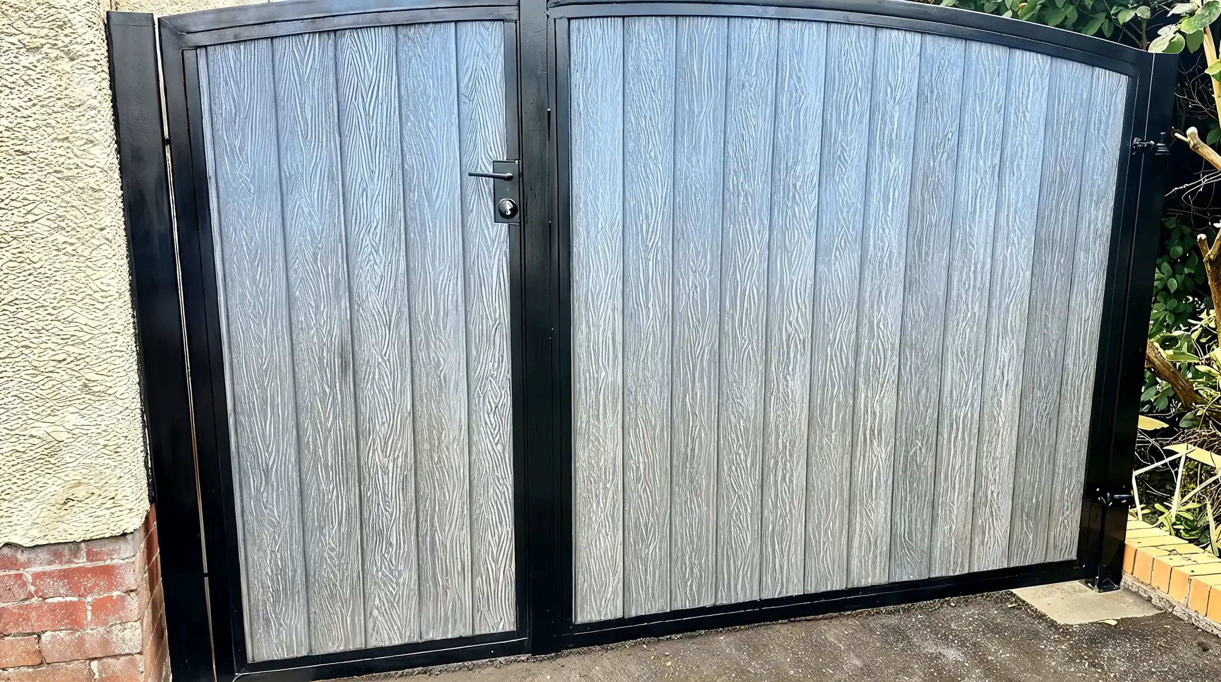 Steel Gate with Composite Cladding, Alloway